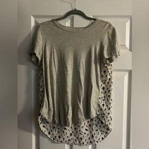 LOFT Gray Short Sleeve Crew Neck Sweater w Abstract Bird Print